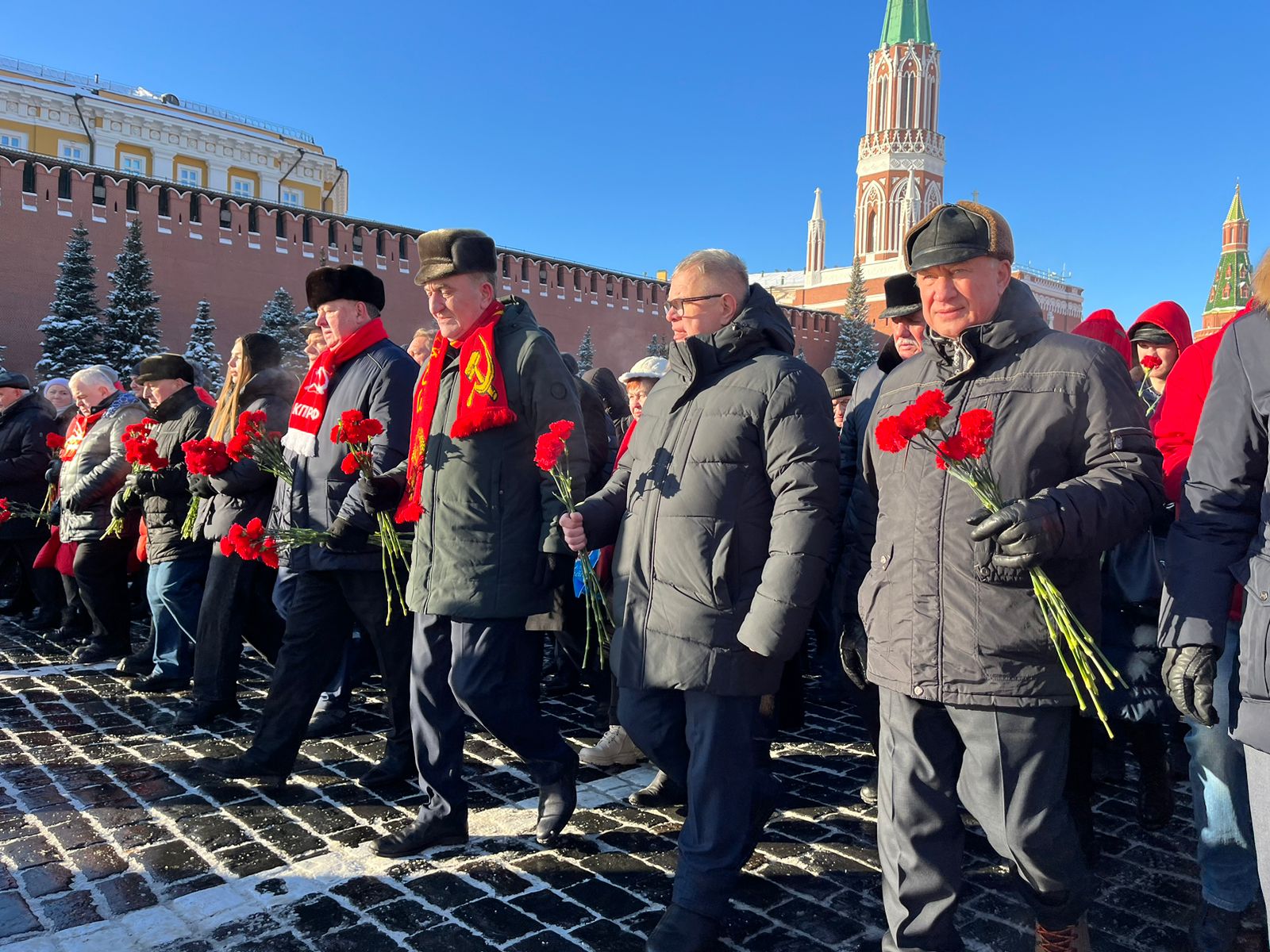 Состоялось возложение венков и цветов к Мавзолею В.И. Ленина на Красной Площади