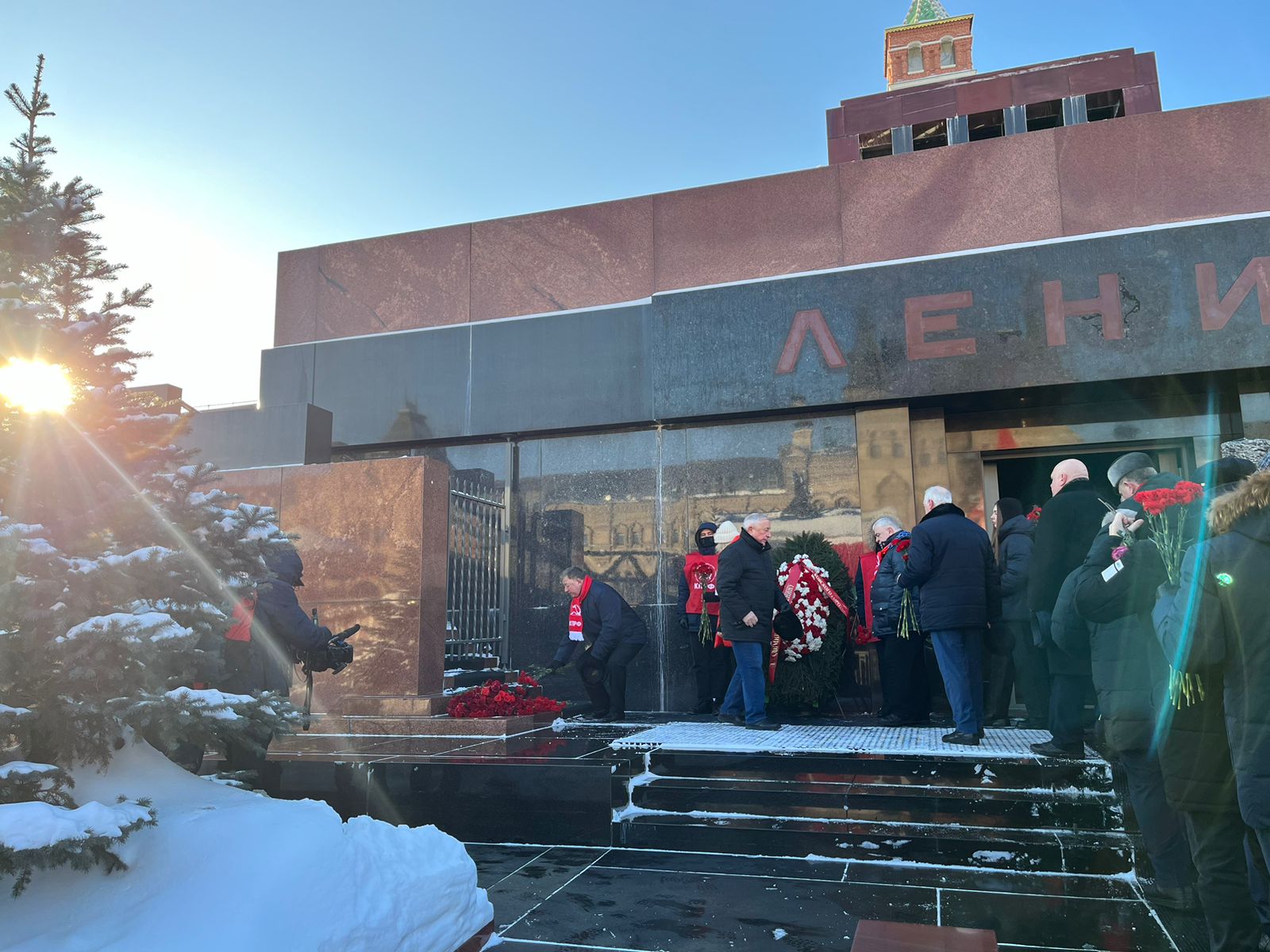 Состоялось возложение венков и цветов к Мавзолею В.И. Ленина на Красной Площади