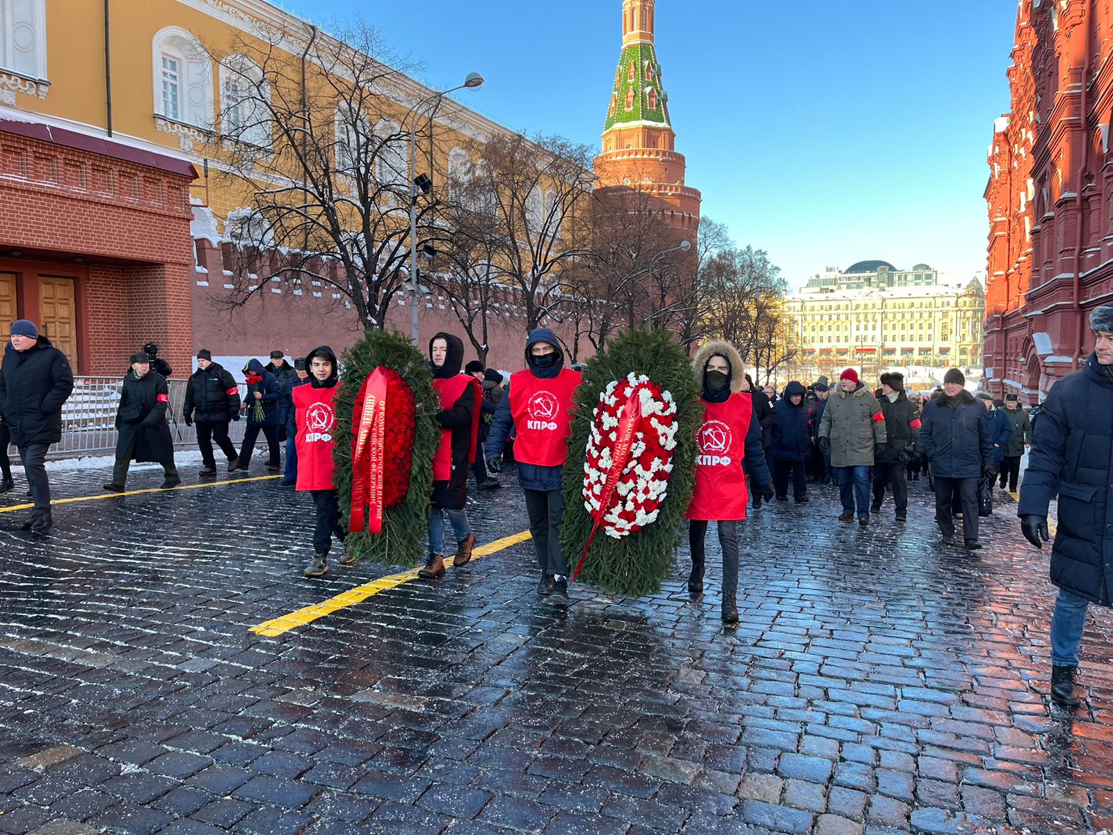 Состоялось возложение венков и цветов к Мавзолею В.И. Ленина на Красной Площади