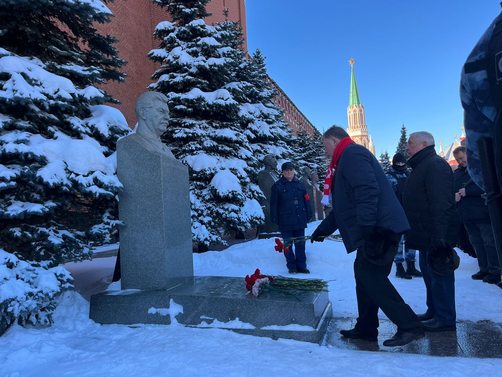 Состоялось возложение венков и цветов к Мавзолею В.И. Ленина на Красной Площади