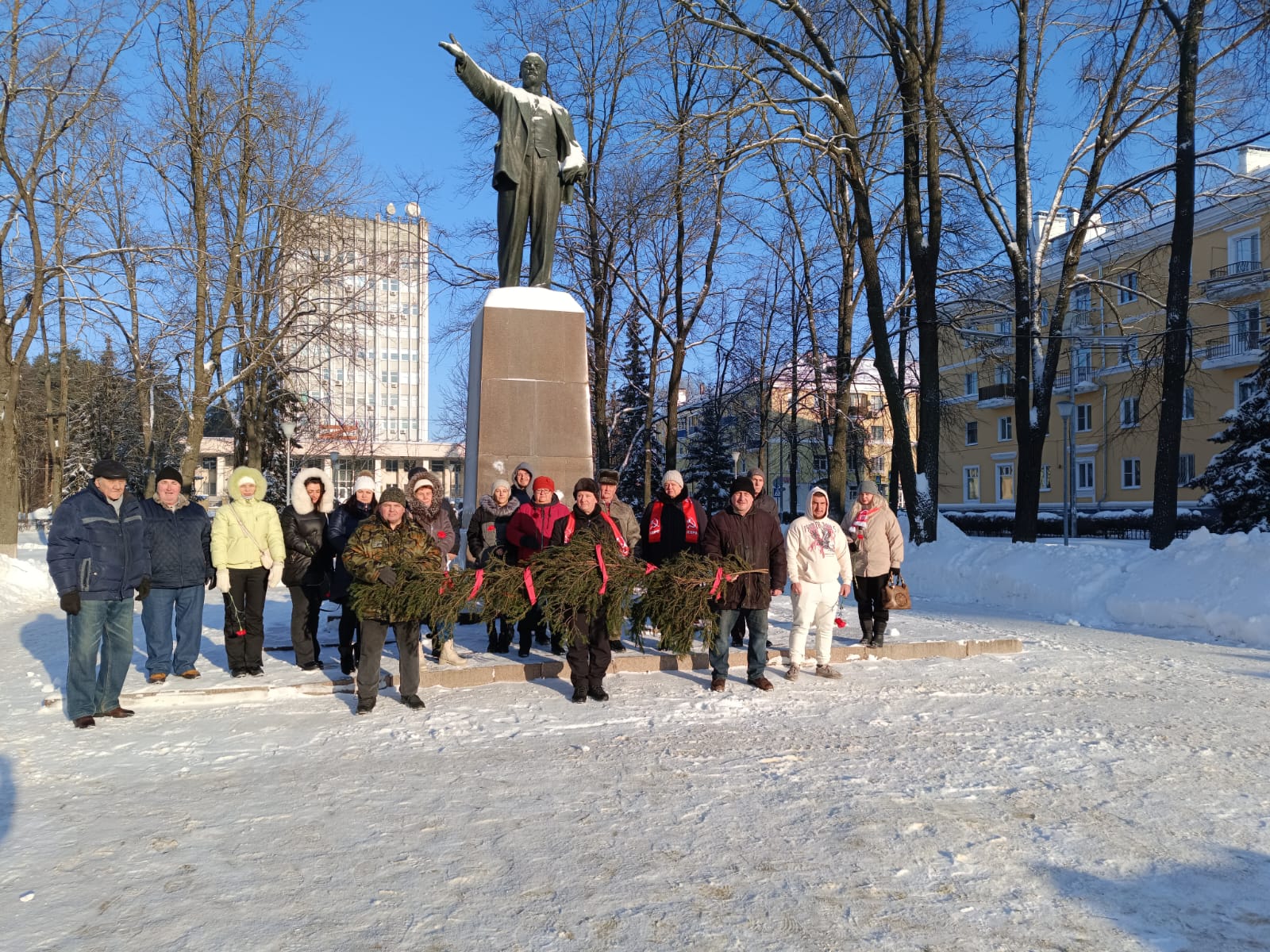 Гений Ленина будет жить в веках!