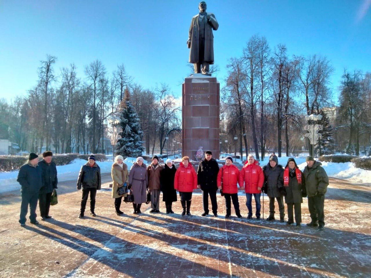 Коммунисты Подольского ГК КПРФ возложили цветы к памятникам В.И. Ленина