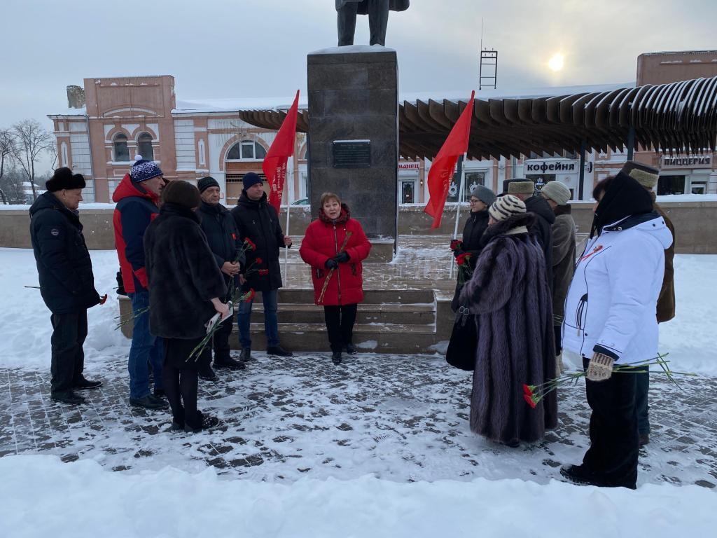 Серпуховские коммунисты почтили память о В.И. Ленине
