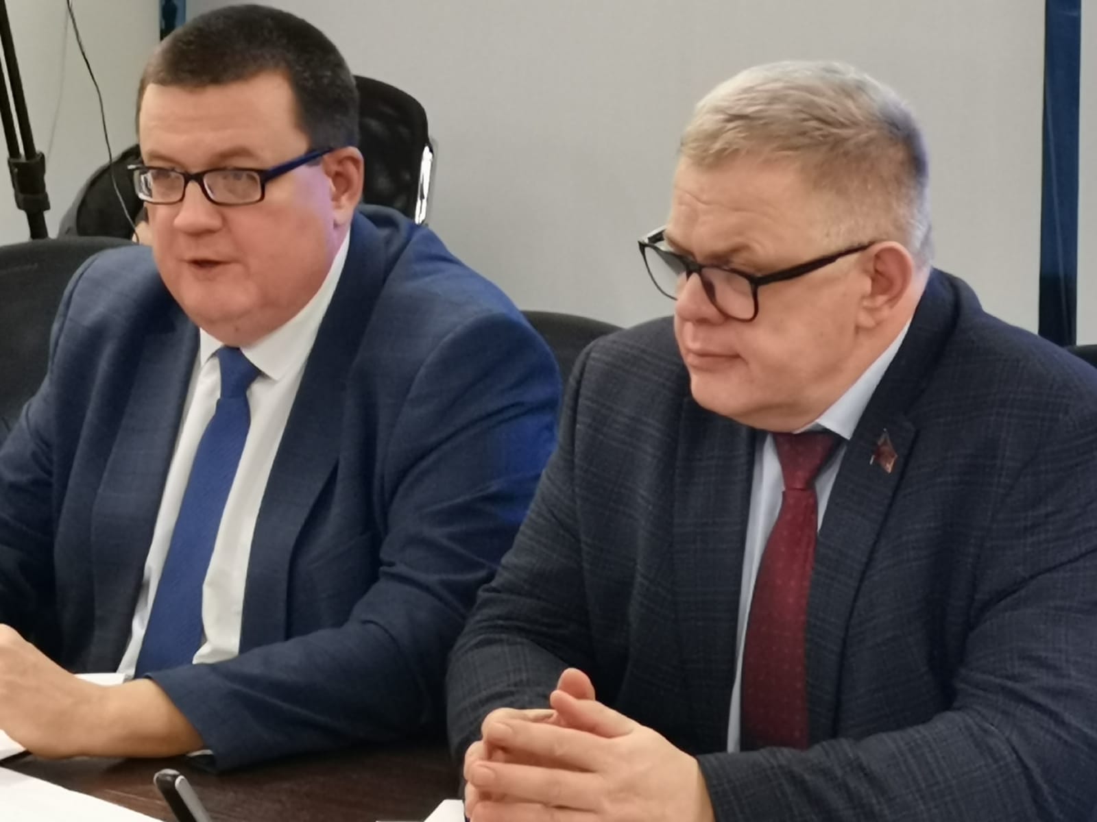 Руководитель фракции КПРФ в Мособлдуме Александр Наумов и депутат-коммунист Олег Емельянов приняли участие в круглом столе, посвященном поддержке участников СВО