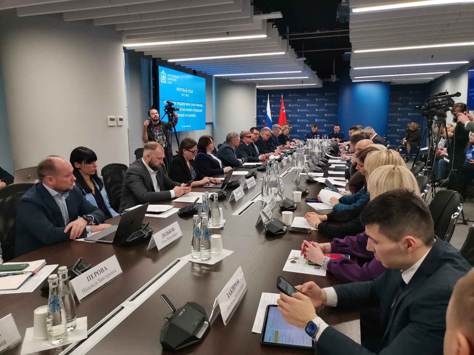 Руководитель фракции КПРФ в Мособлдуме Александр Наумов и депутат-коммунист Олег Емельянов приняли участие в круглом столе, посвященном поддержке участников СВО