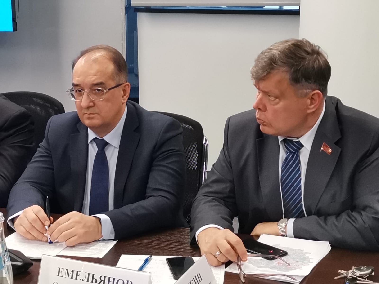 Руководитель фракции КПРФ в Мособлдуме Александр Наумов и депутат-коммунист Олег Емельянов приняли участие в круглом столе, посвященном поддержке участников СВО