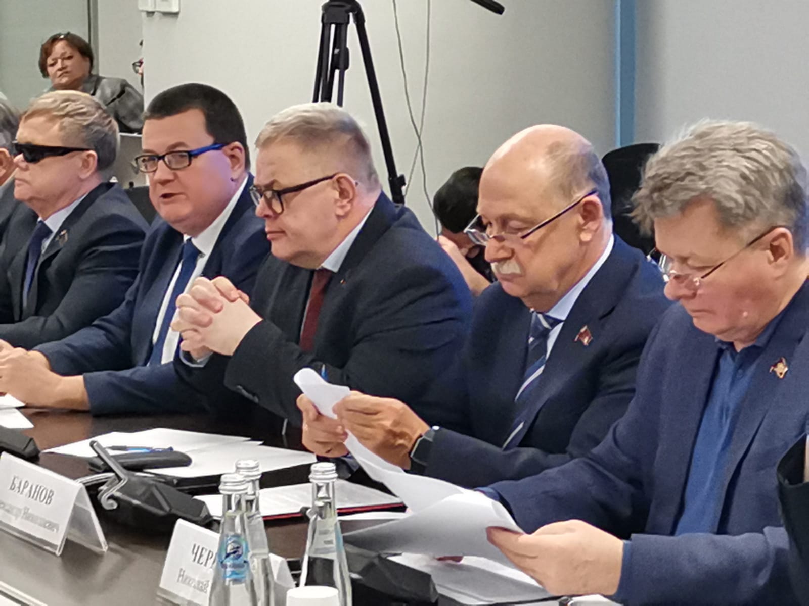 Руководитель фракции КПРФ в Мособлдуме Александр Наумов и депутат-коммунист Олег Емельянов приняли участие в круглом столе, посвященном поддержке участников СВО
