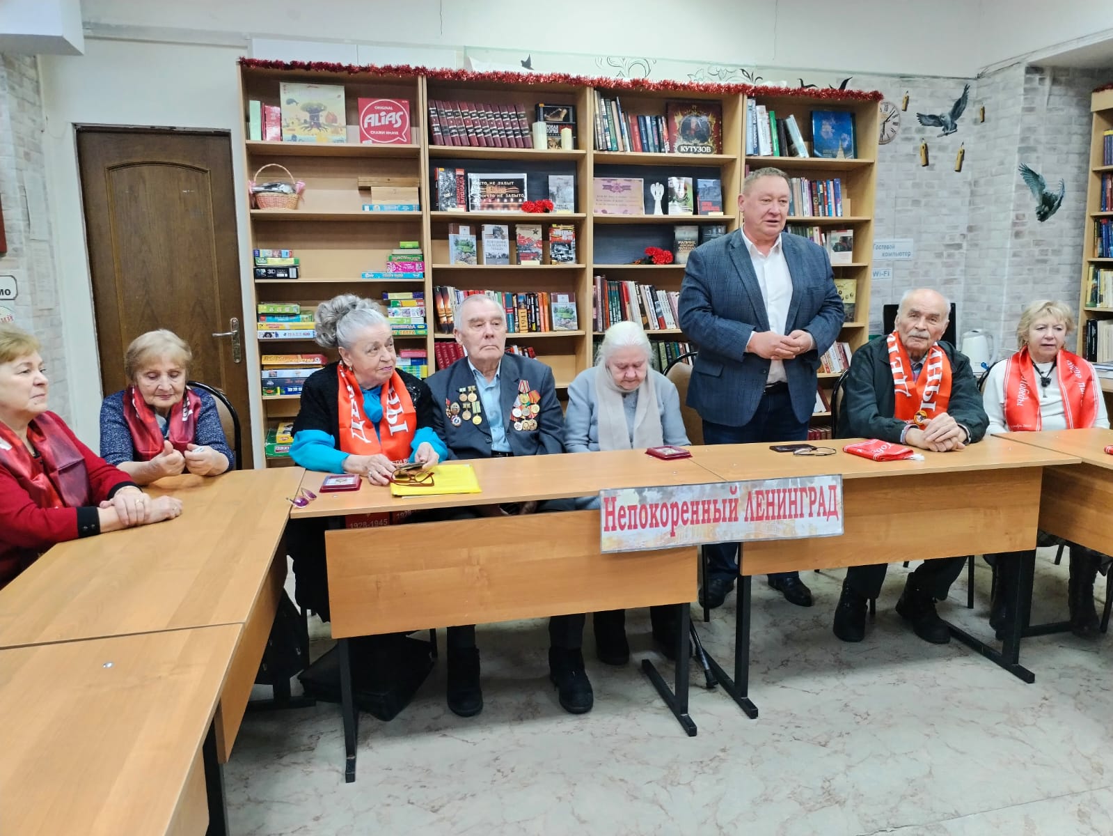 Домодедовские коммунисты не забудут героев Ленинграда!