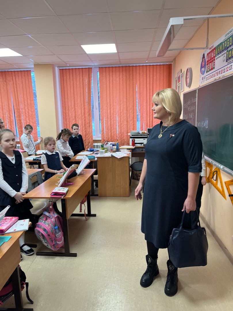 Проверка работы системы отопления в образовательных учреждениях г.о. Лосино-Петровский депутатом от КПРФ Еленой Мокринской