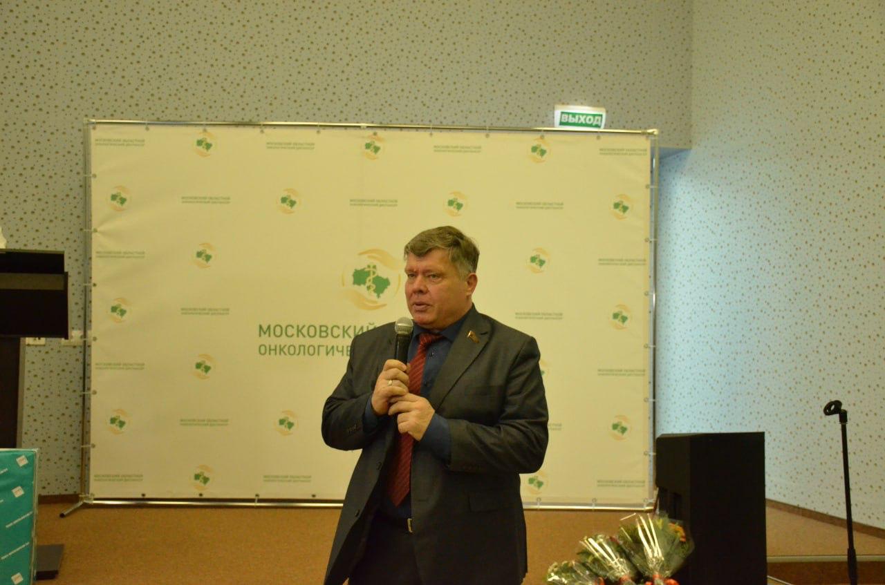 Депутат-коммунист Мособлдумы Олег Емельянов: «Нашу жизнь охраняют от бед: люди в белых халатах!»