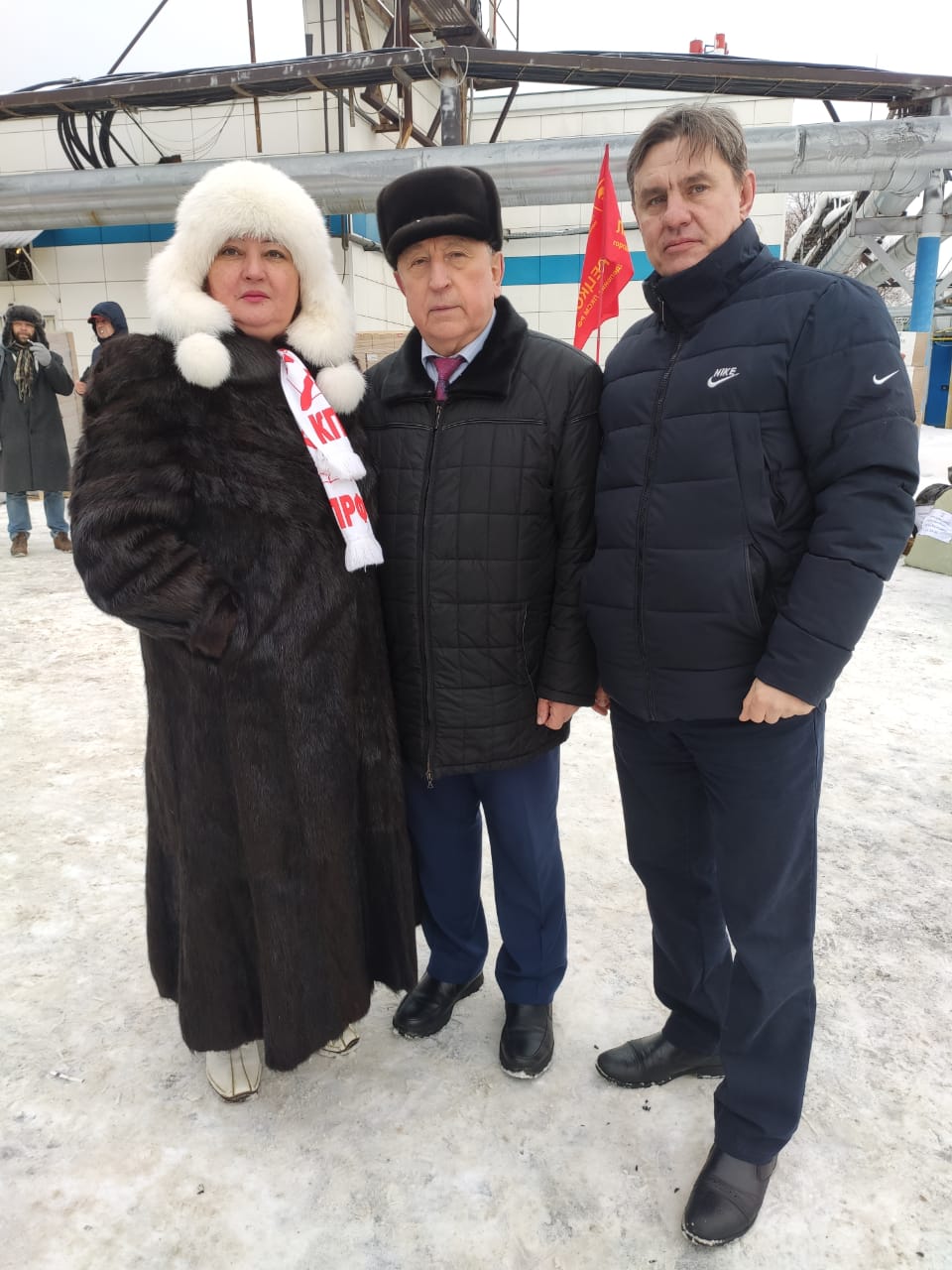 Коммунисты Лотошино приняли участие в отправке 121 гумконвоя на Донбасс