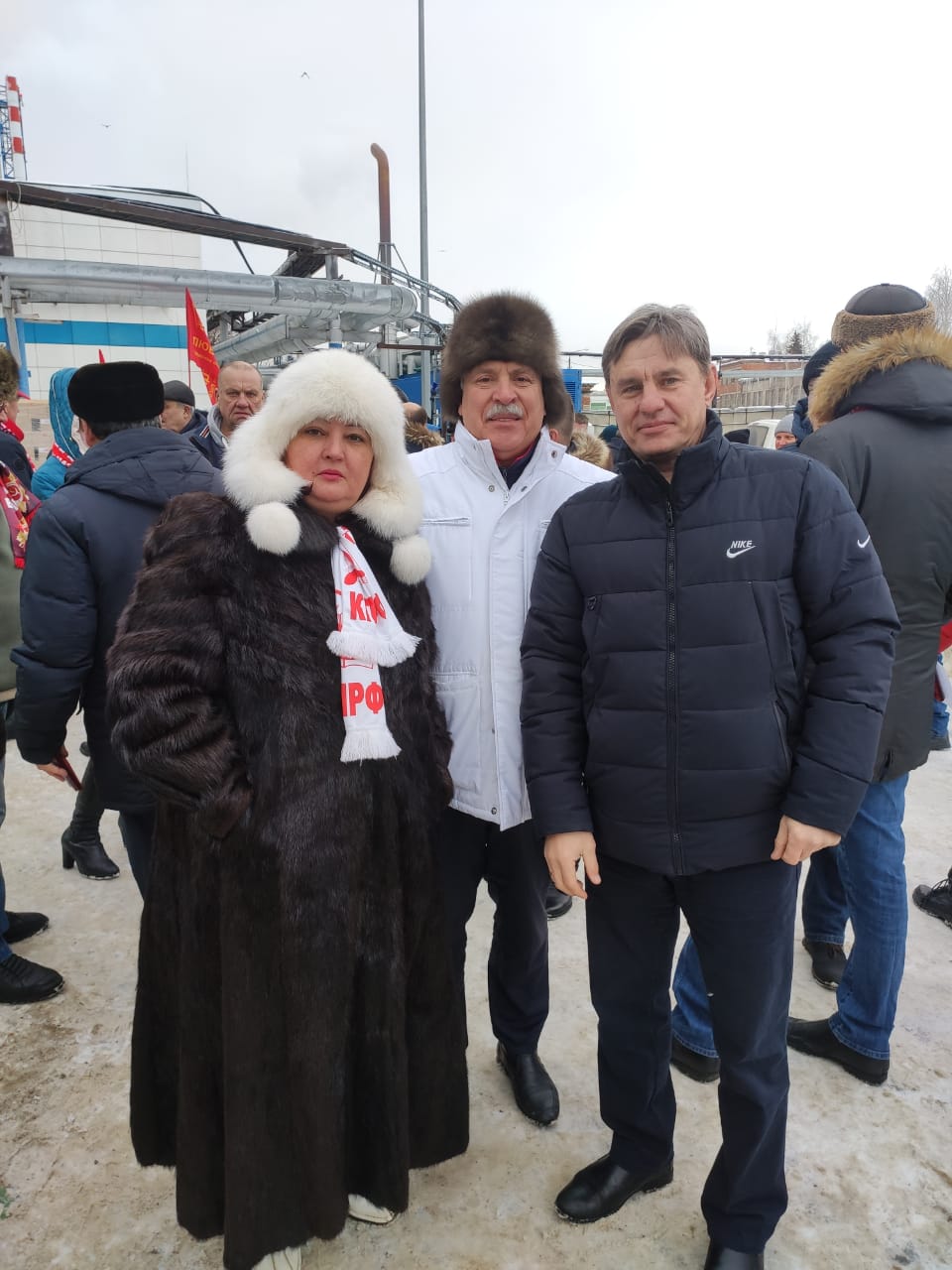 Коммунисты Лотошино приняли участие в отправке 121 гумконвоя на Донбасс