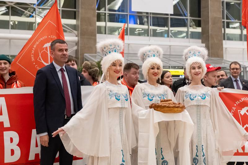 Кандидат в Президенты от КПРФ Николай Харитонов прибыл с рабочим визитом в Красноярск