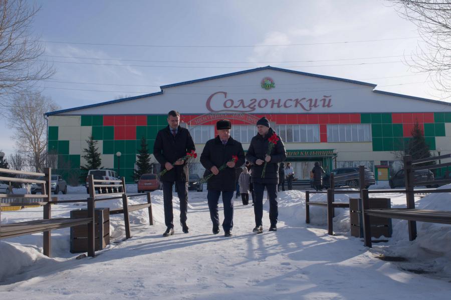 Кандидат в Президенты России от КПРФ Николай Харитонов посетил агропромышленное предприятие АО «Солгон» в Красноярском крае