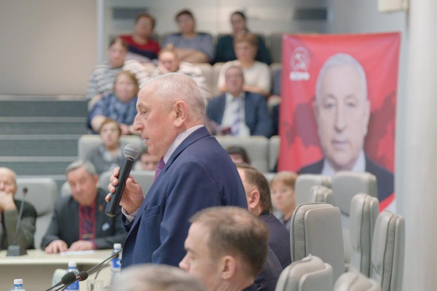Кандидат в Президенты России от КПРФ Николай Харитонов посетил агропромышленное предприятие АО «Солгон» в Красноярском крае