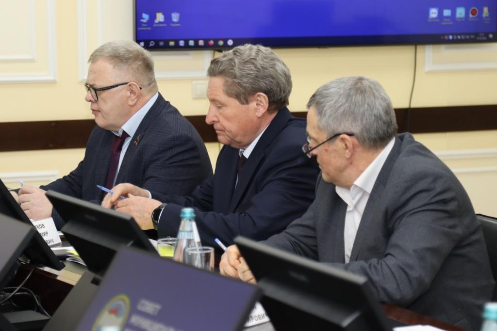 Руководитель фракции КПРФ Мособлдумы Александр Наумов и Председатель Комитета Мособлдумы Владимир Барсуков приняли участие в заседании Президиума Совета муниципальных образований Московской области
