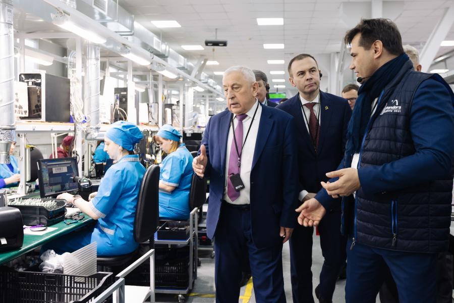 12 февраля кандидат в Президенты от КПРФ Николай Харитонов работает в Калуге