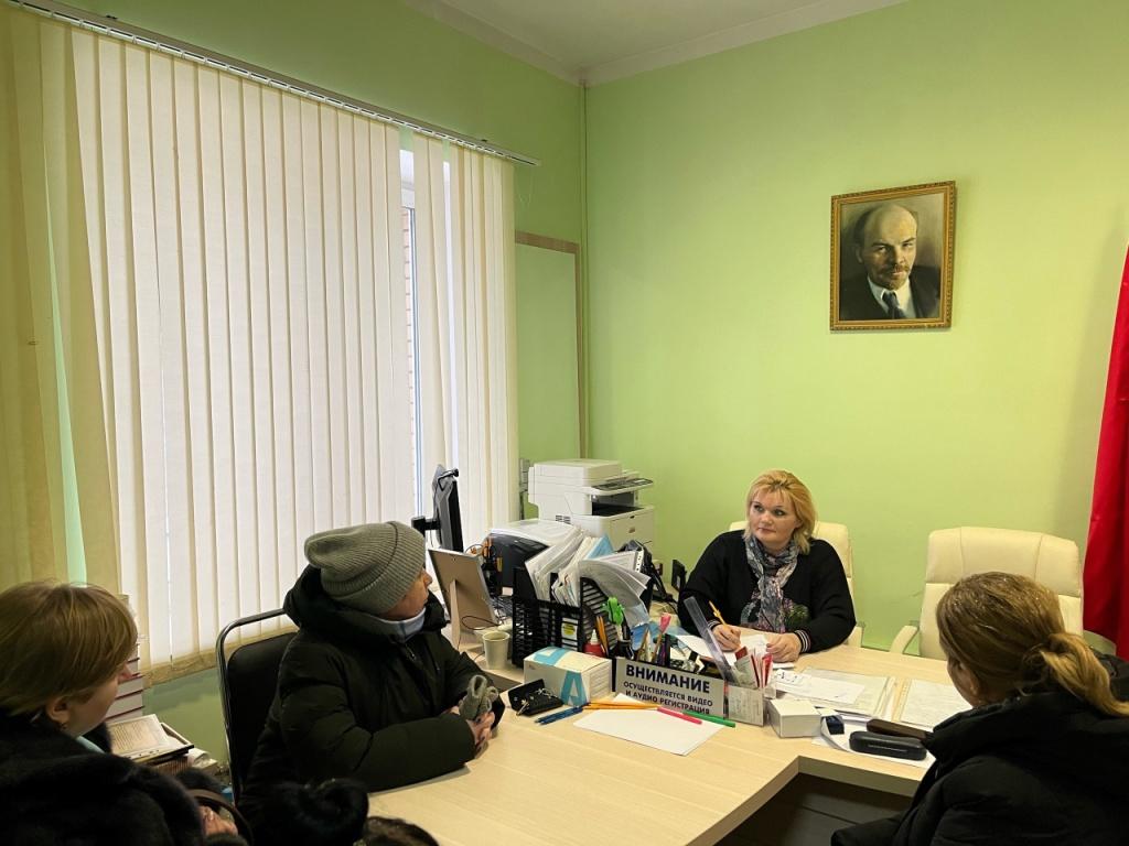 Депутат-коммунист Елена Мокринская: Решение вопросов жителей - важнейшая задача депутатов от КПРФ