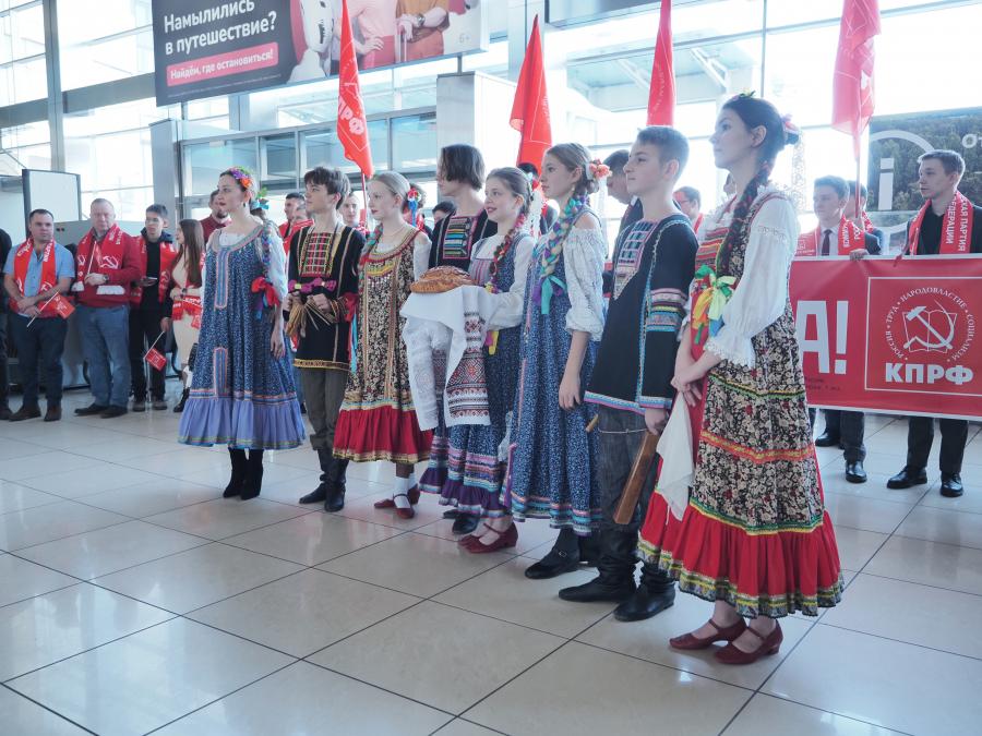 Уральцы песней встретили Николая Харитонова и Юрия Афонина