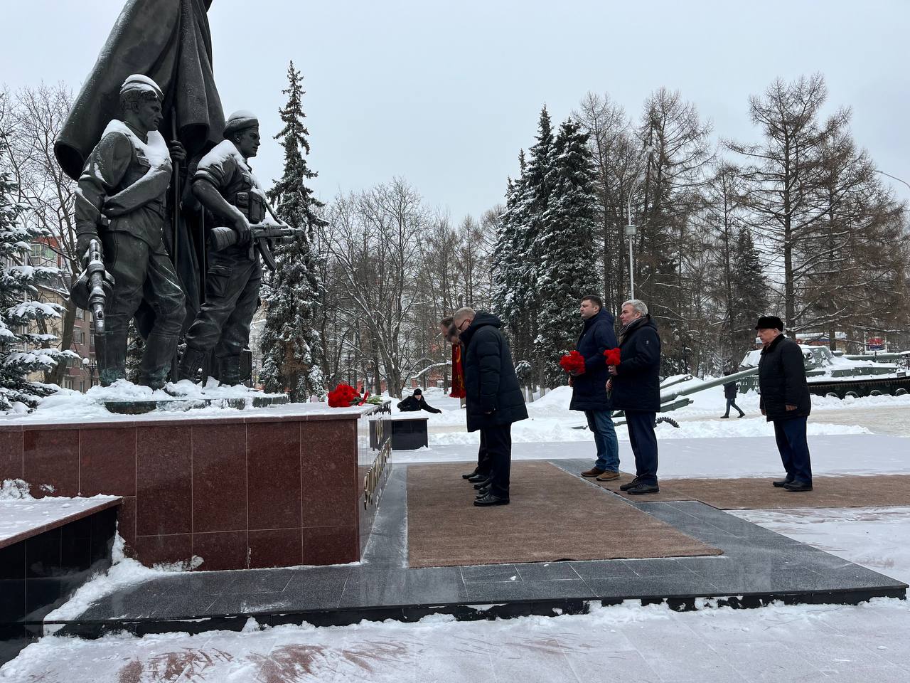 Начался визит кандидата в президенты РФ от КПРФ Николая Харитонова в подмосковное Лыткарино