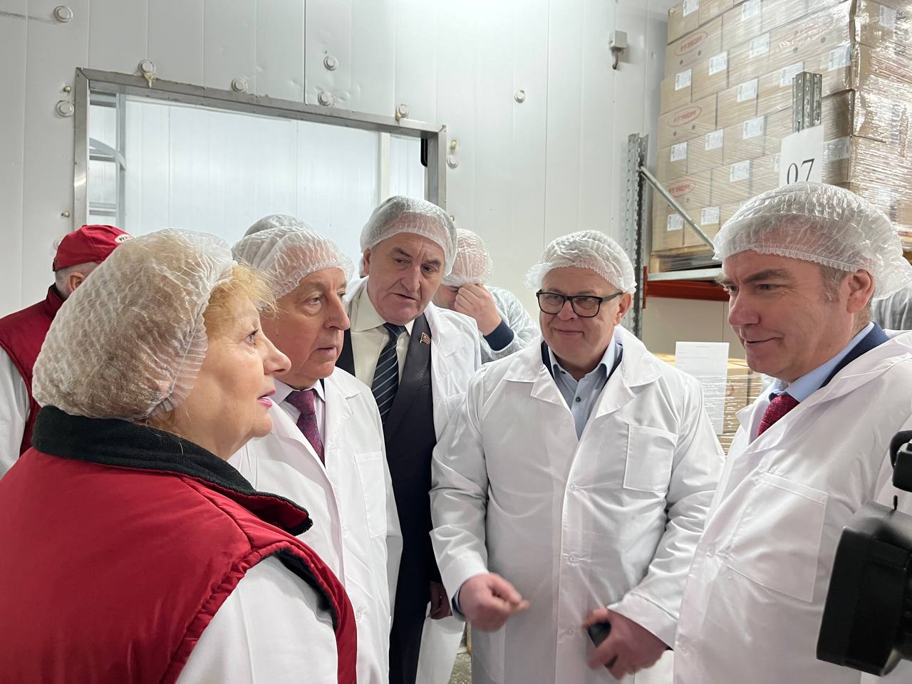 Кандидат на должность президента РФ Николай Харитонов посетил ЗАО «Лыткаринский мясоперерабатывающий завод»