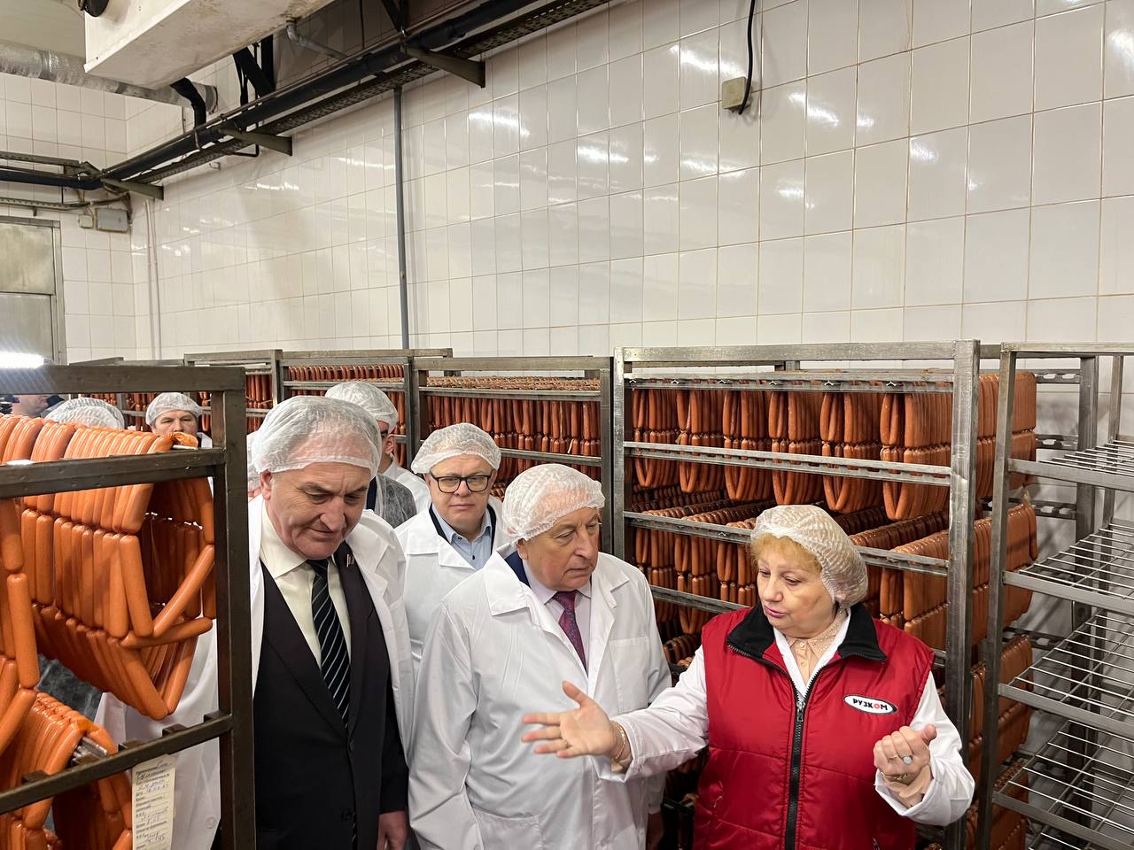 Кандидат на должность президента РФ Николай Харитонов посетил ЗАО «Лыткаринский мясоперерабатывающий завод»