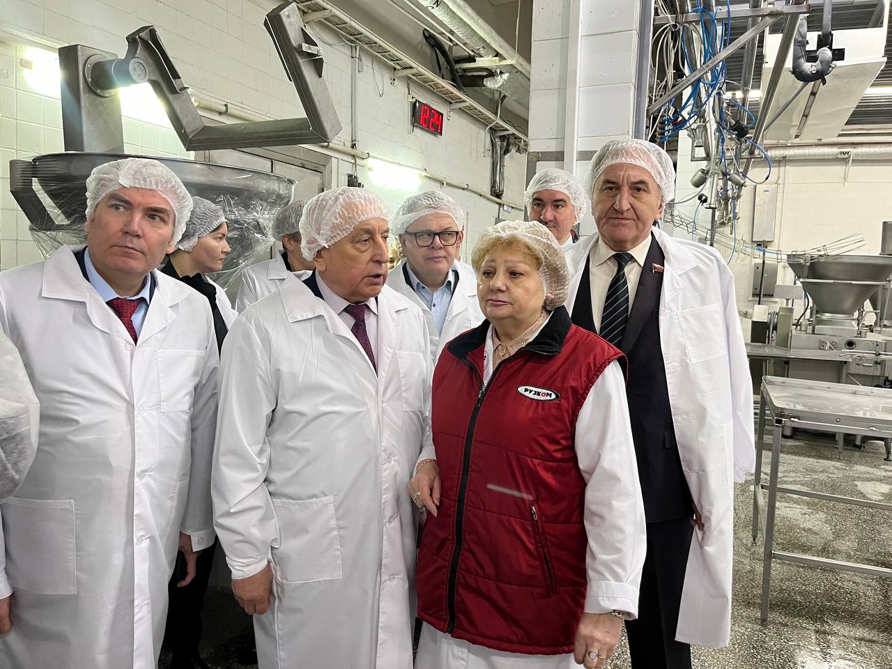 Кандидат на должность президента РФ Николай Харитонов посетил ЗАО «Лыткаринский мясоперерабатывающий завод»