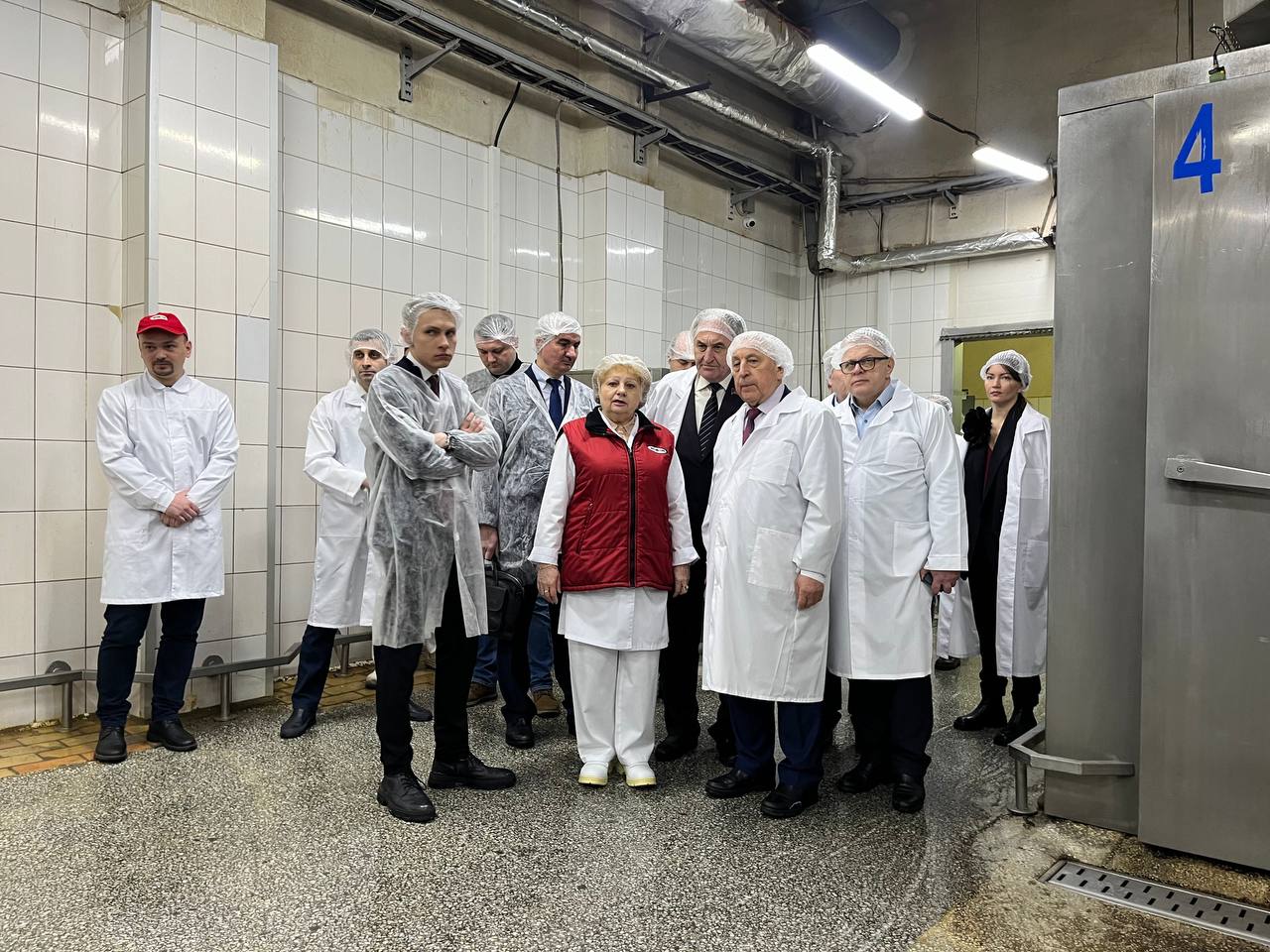 Кандидат на должность президента РФ Николай Харитонов посетил ЗАО «Лыткаринский мясоперерабатывающий завод»