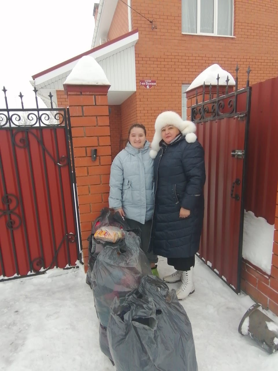 Коммунисты Лотошинского ГК КПРФ побывали в гостях у большой дружной семьи