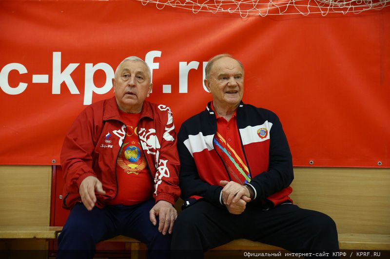 Н.М. Харитонов и Г.А. Зюганов посетили партийную команду КПРФ по мини-футболу