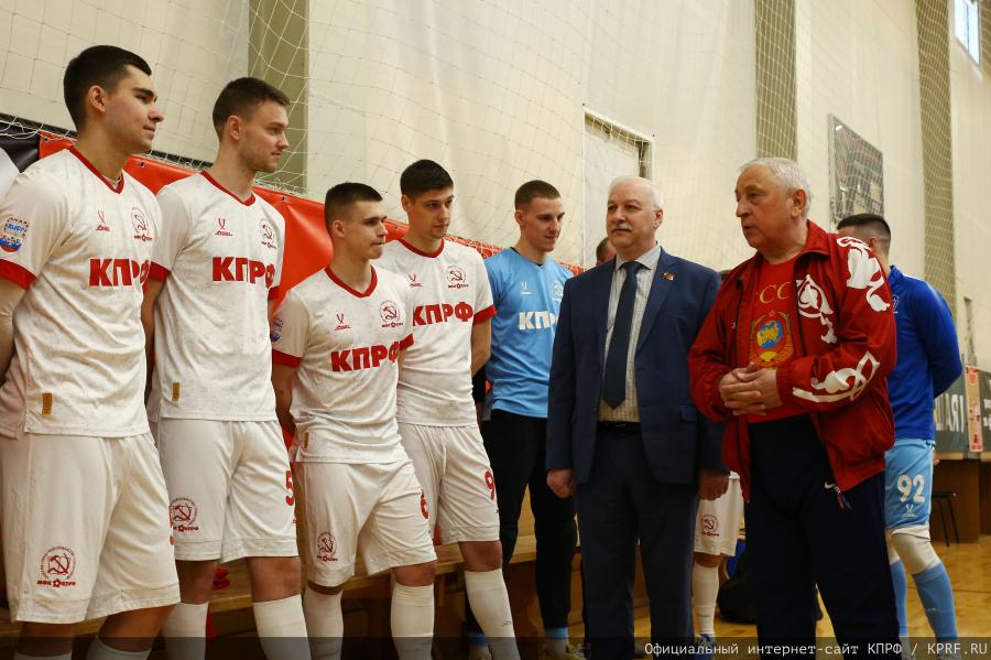Н.М. Харитонов и Г.А. Зюганов посетили партийную команду КПРФ по мини-футболу