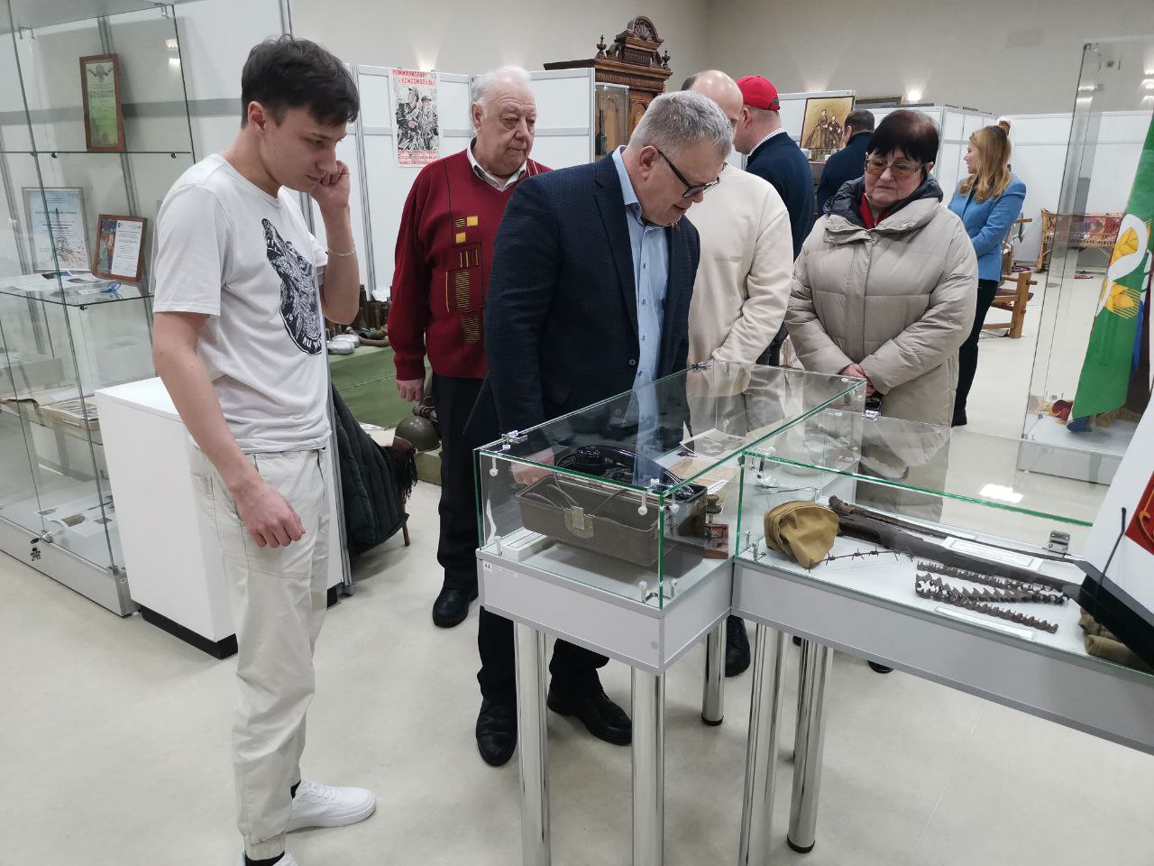 Директор ГЦКД г. Озёр поблагодарила руководителя фракции КПРФ Мособлдумы Александра Наумова за помощь Центру в рамках инициативного бюджетирования