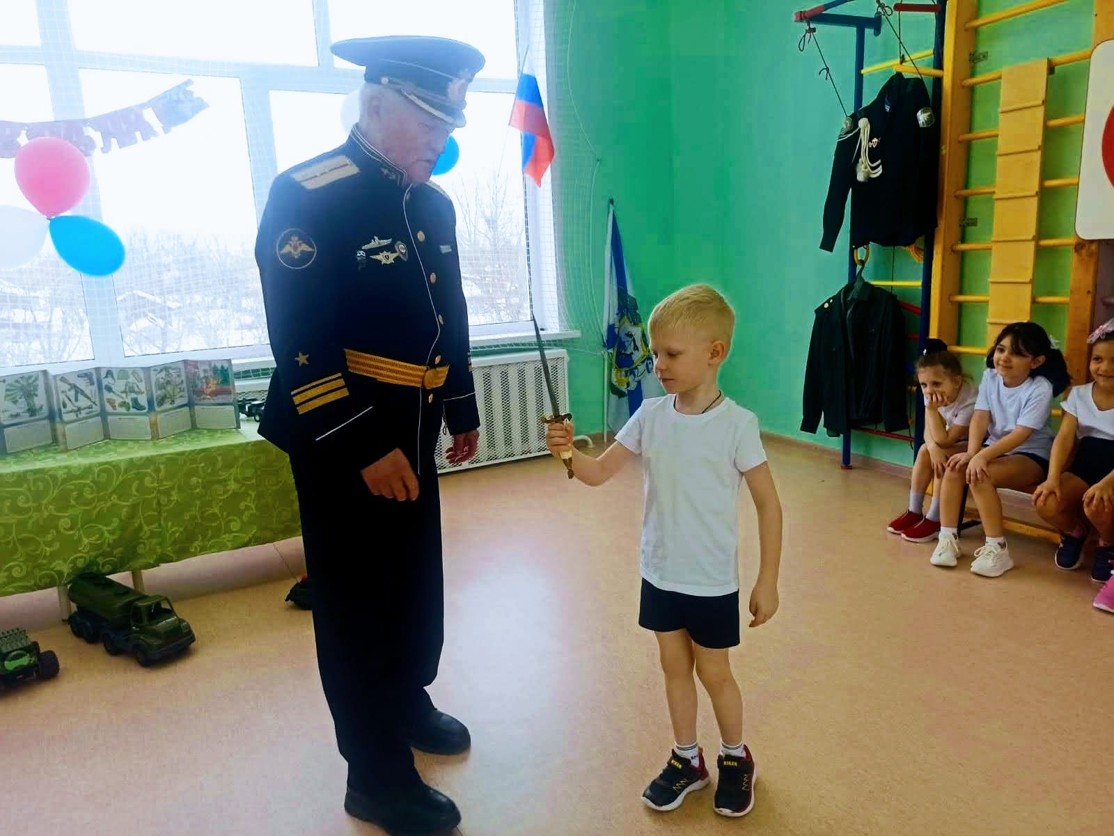 Воскресенские коммунисты продолжают проводить «Уроки мужества»