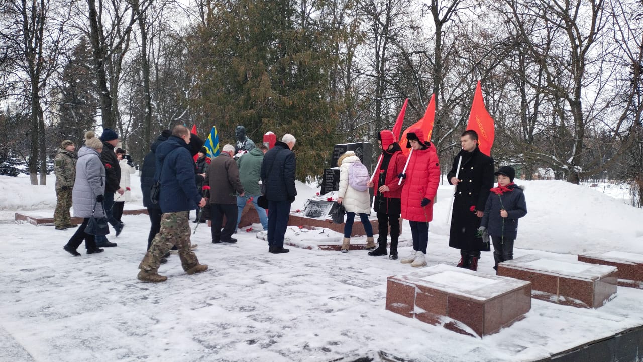 Жуковские коммунисты и комсомольцы приняли участие в митинге, приуроченному ко дню Советской Армии и Военно-Морского флота