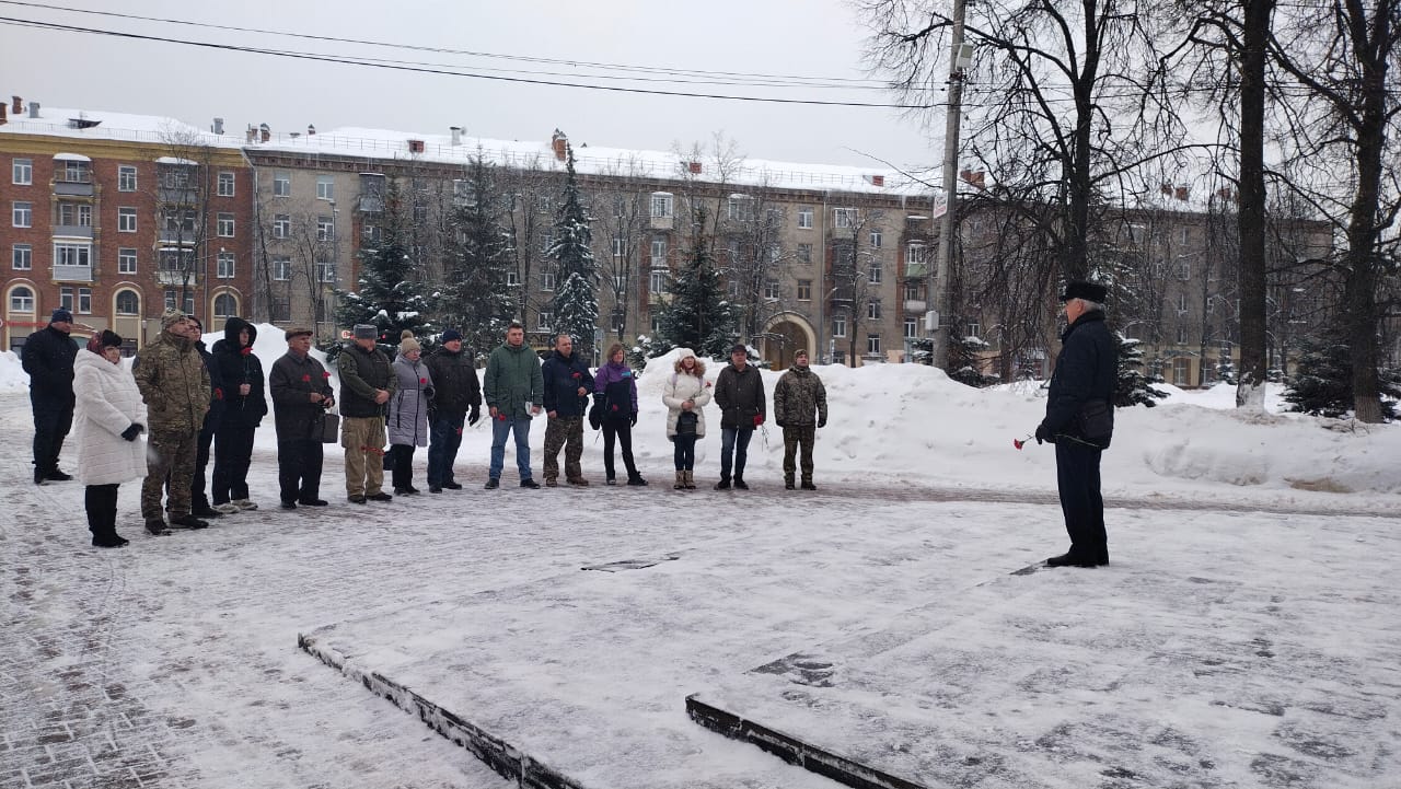 Жуковские коммунисты и комсомольцы приняли участие в митинге, приуроченному ко дню Советской Армии и Военно-Морского флота