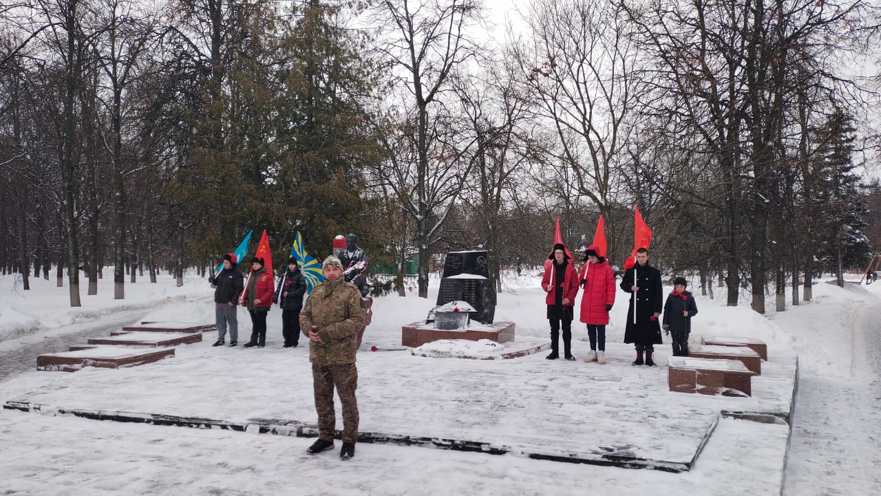 Жуковские коммунисты и комсомольцы приняли участие в митинге, приуроченному ко дню Советской Армии и Военно-Морского флота