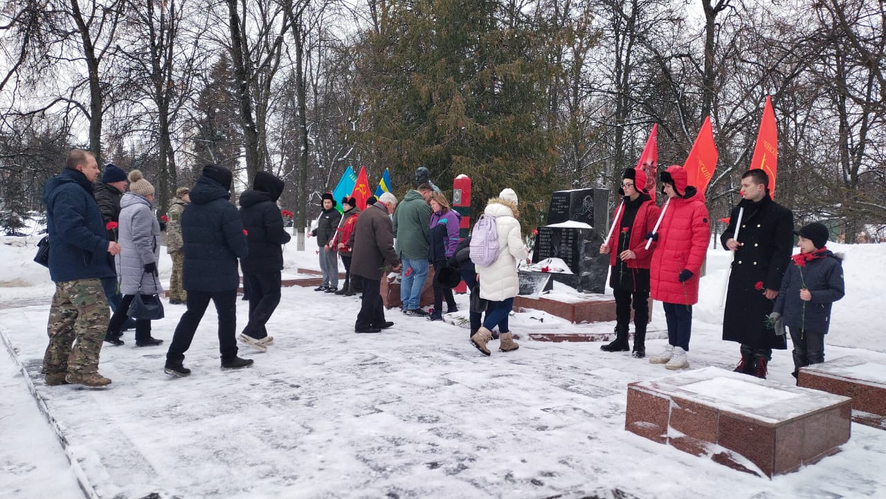 Жуковские коммунисты и комсомольцы приняли участие в митинге, приуроченному ко дню Советской Армии и Военно-Морского флота