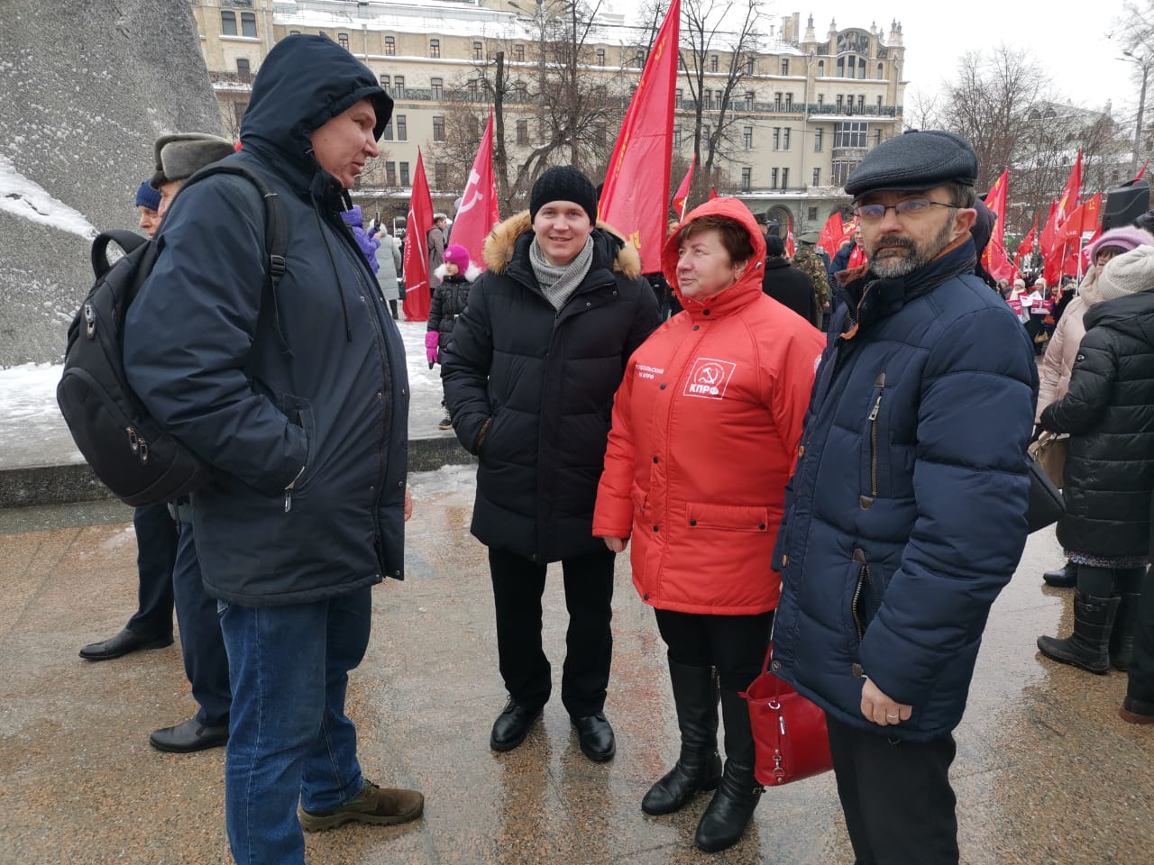 «Или социализм, или варварство и война!»