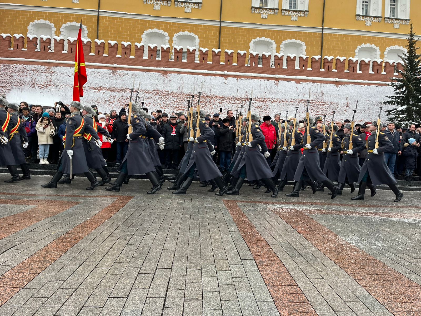 «Или социализм, или варварство и война!»