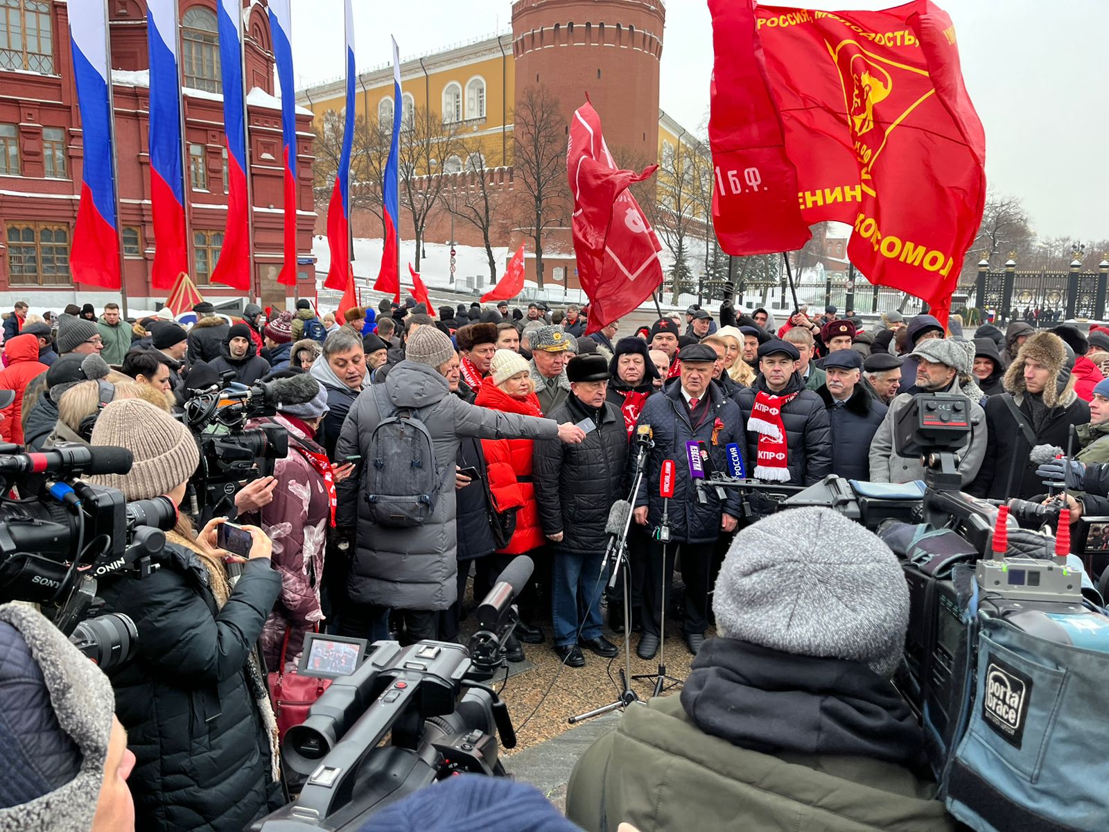«Или социализм, или варварство и война!»