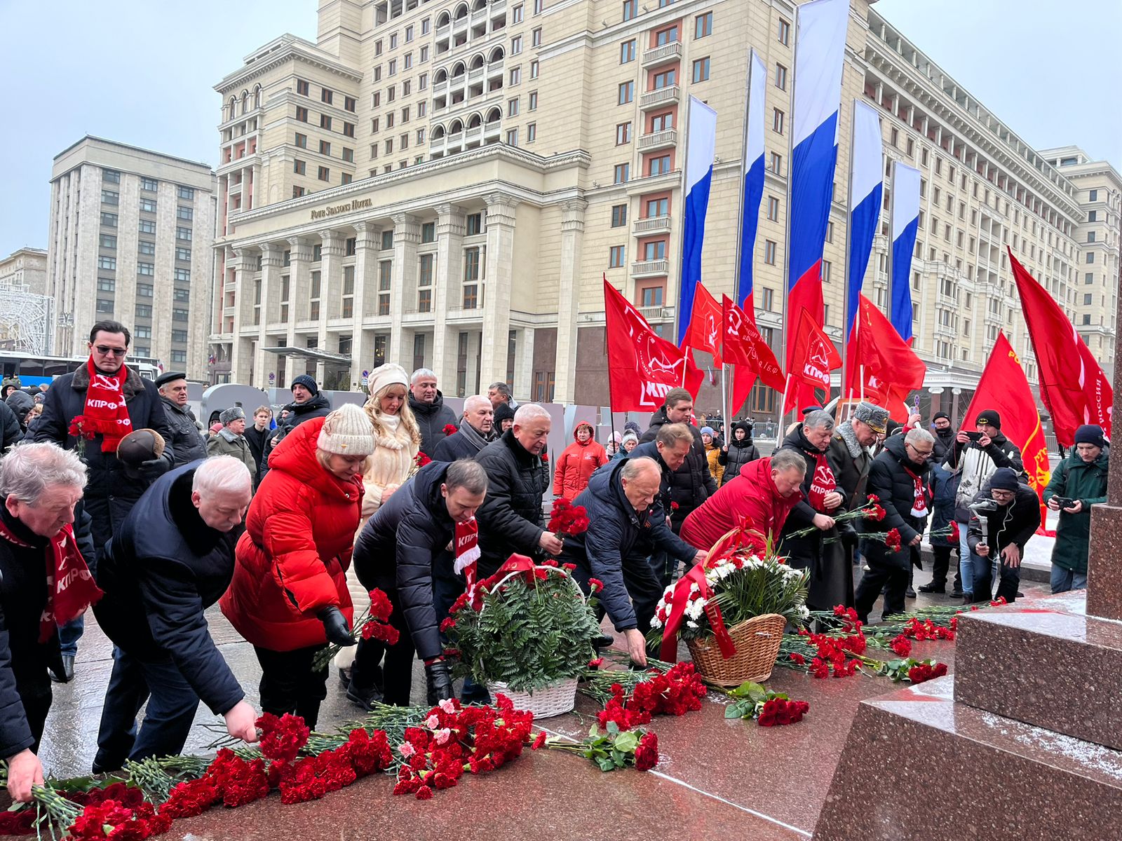 «Или социализм, или варварство и война!»