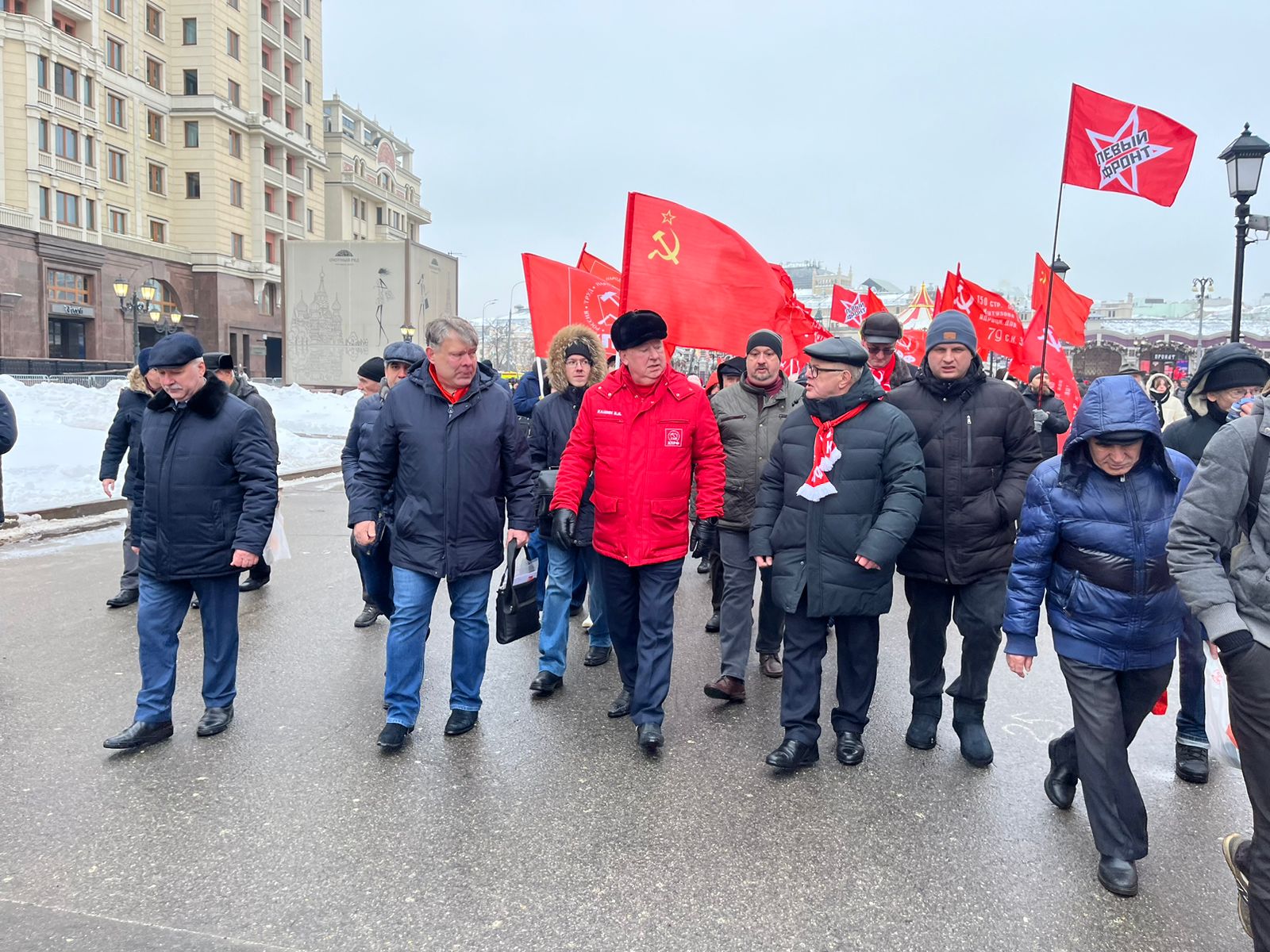 «Или социализм, или варварство и война!»