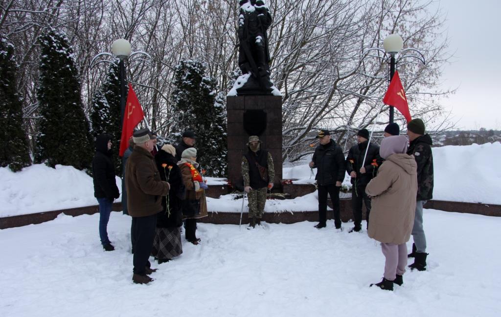 С Днем Советской Армии и ВМФ!