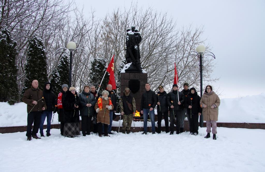 С Днем Советской Армии и ВМФ!