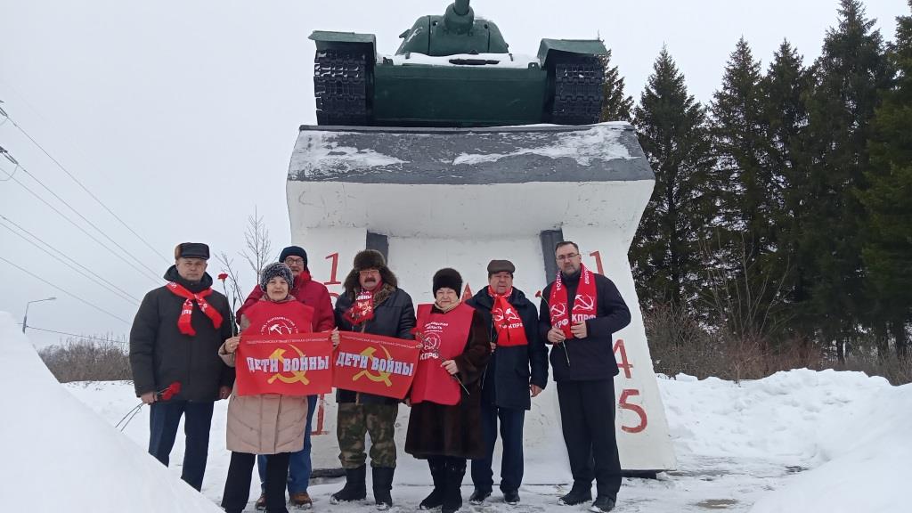 Коммунисты Каширы возложили цветы к обелискам городского округа
