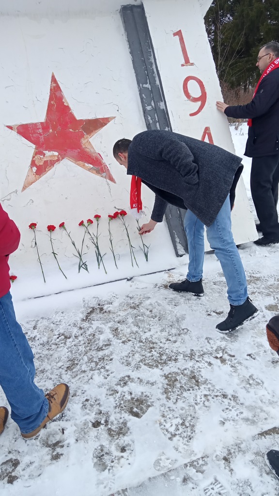 Коммунисты Каширы возложили цветы к обелискам городского округа
