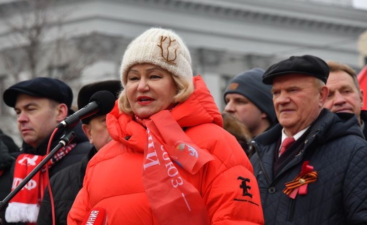 В единстве народа и Армии залог несокрушимости России!
