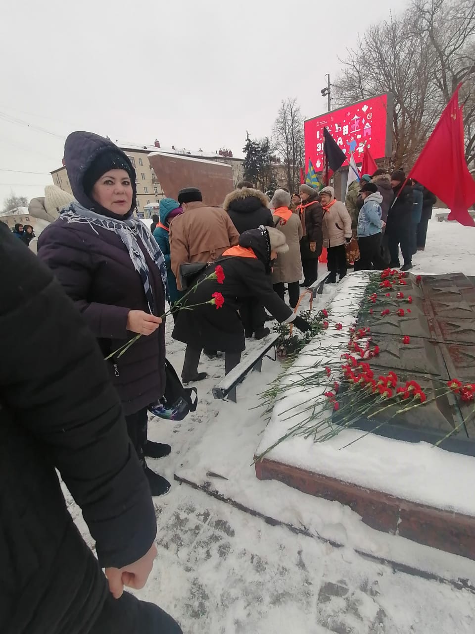 В единстве народа и Армии залог несокрушимости России!