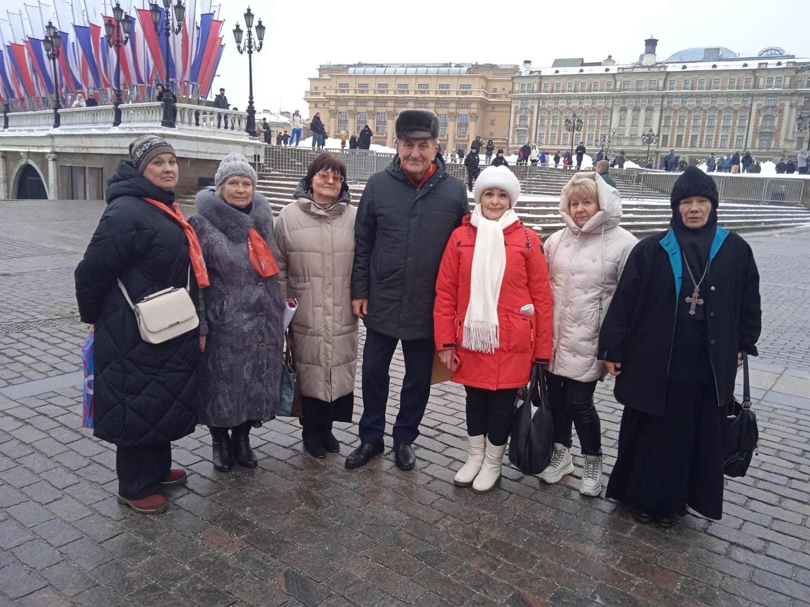 В единстве народа и Армии залог несокрушимости России!