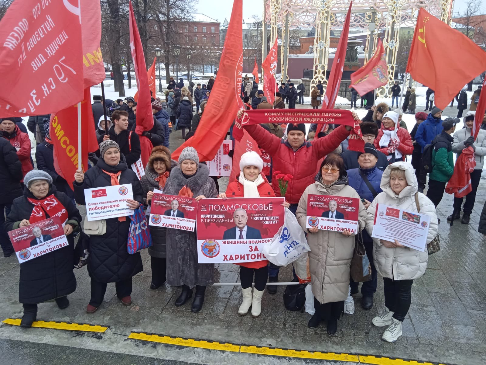 В единстве народа и Армии залог несокрушимости России!